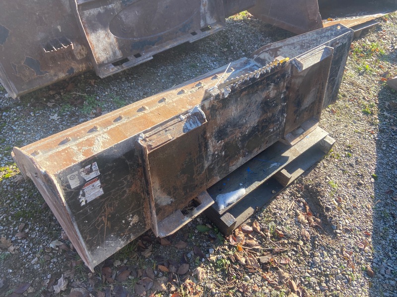 Attachments  Bucket - 5.5FT Photo